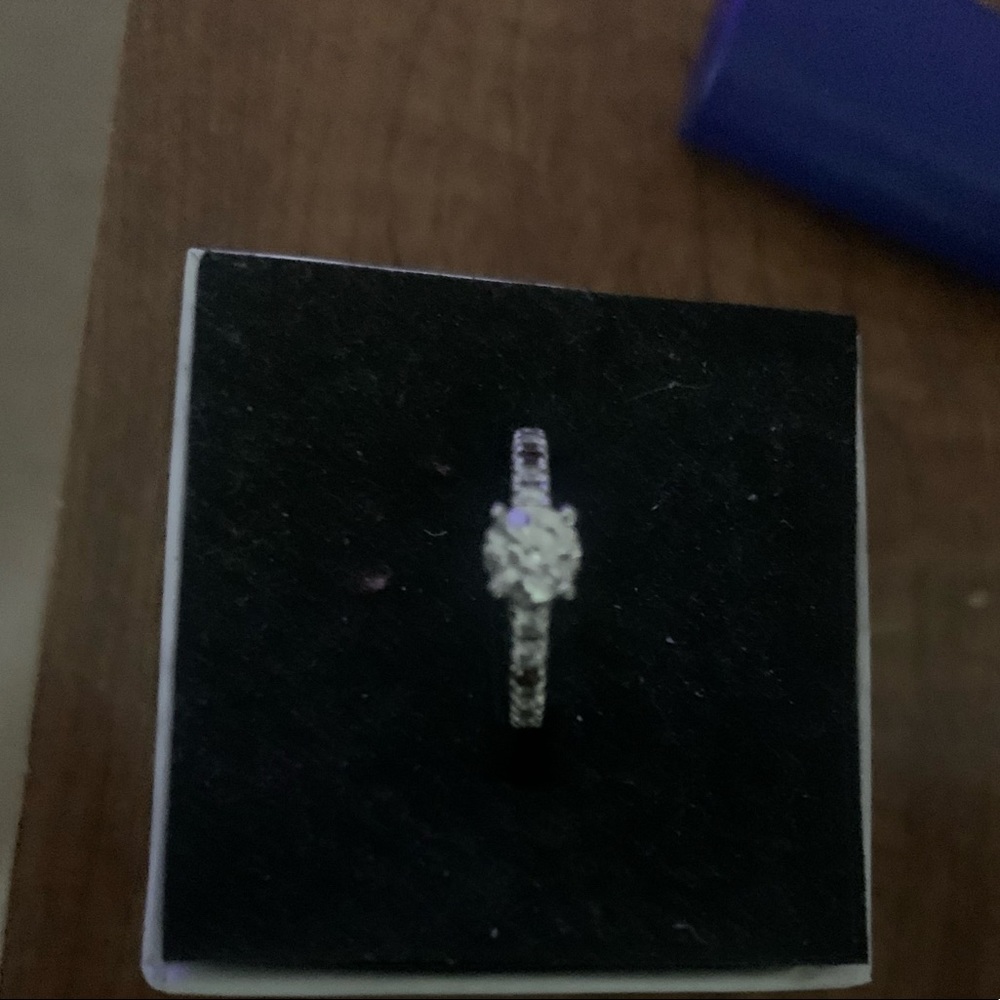 Size 6 engagement ring - Picture 2 of 5